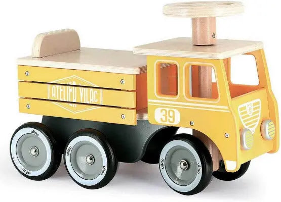 CAMION EN BOIS « pompiers », produit de la RDA, éventuellement