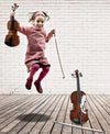 Un enfant jouant du violon classique en plastique optique bois